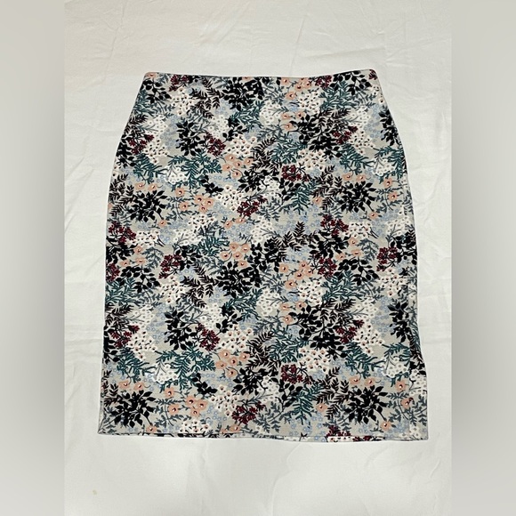 LOFT Pencil Skirt floral pattern‎ - Picture 2 of 12